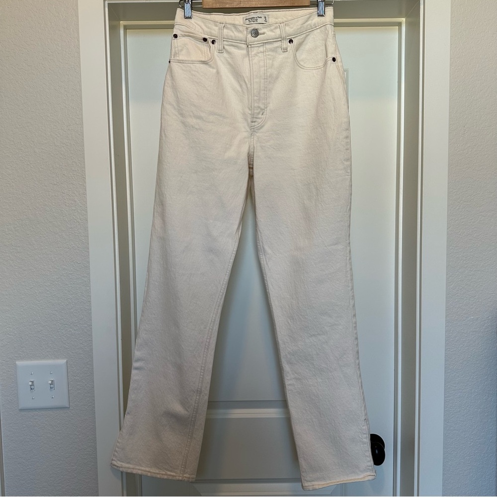 Abercrombie & Fitch Cream 90’s Straight Ultra High Rise Curve Love Jeans